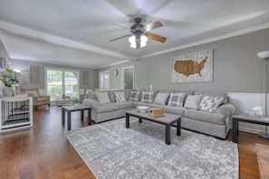 Spacious living room