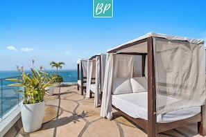 Roof Top Pool & Roof Top Area