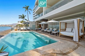 First Floor Pool & Beach Access