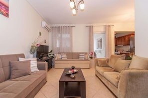 living room,kitchen