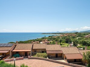 Horizon, Residential Area, Sea, Summer, Coast, Coastal And Oceanic Landforms, Human Settlement, Ocean, Suburb, Village
