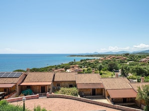 Horizon, Residential Area, Sea, Summer, Coast, Coastal And Oceanic Landforms, Human Settlement, Ocean, Suburb, Village