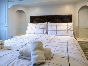 Lit, Literie, Chambre, Drap De Lit, Design Intérieur, Meubles, Linge, Sol, Pièce, Éclairage