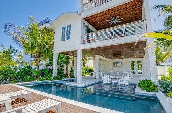 Pool area 