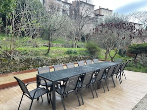 terrase avec terrain de pétanque