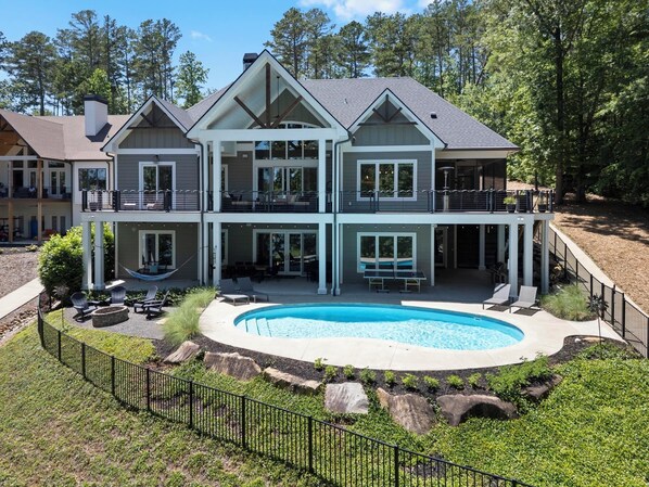 PRIVATE POOL