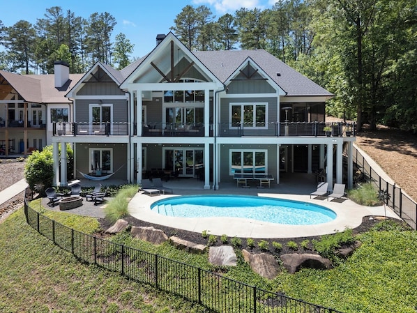 PRIVATE POOL