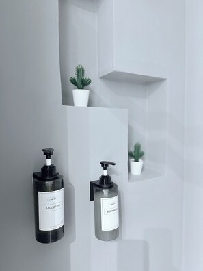 Bathroom amenities