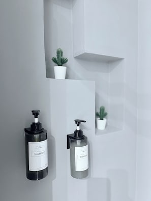 Bathroom amenities