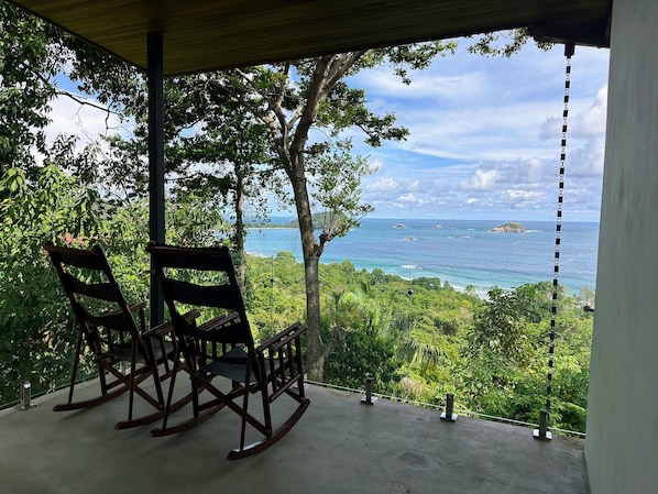 Wake up to panoramic views of the Pacific and Manuel Antonio’s lush coastline.