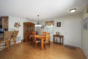 DiningRoom