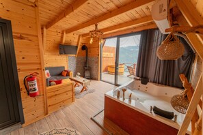 Jetted bathtub