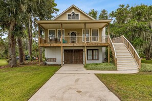 Second Story Entry at 304 St. Marys Street W