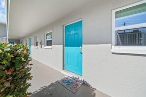 Main floor end unit