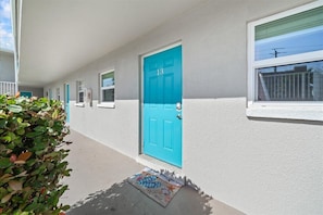 Main floor end unit