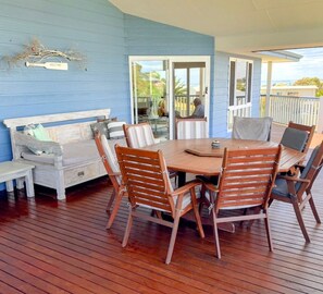 Outdoor dining


