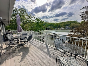 Stunning lakefront views.