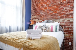 Spacious and serene — a queen bed, luxe linens, and quiet charm await in the heart of Ontario’s most artistic city.