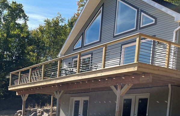 Views of sun rises and moon rises from deck.