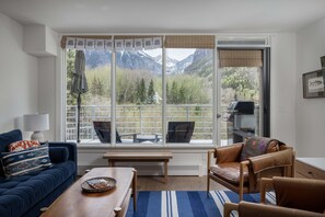 Muscatel 20 living room with the world's best views