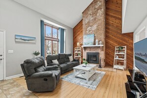 Let the Natural Light and vaulted ceilings welcome you to your Vacation Home!