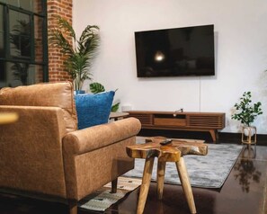 65" 4k smart tv