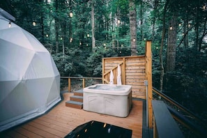 Bain à remous extérieur