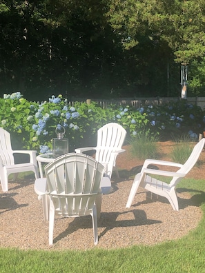 Additional seating for 5 in backyard