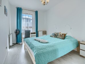 Bedroom with Queen Bed | Book Now with RENTUJEMY.COM