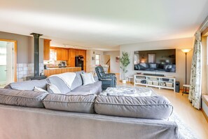 Living Room | Smart TV | Free WiFi | 1st Floor