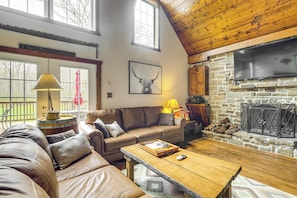 Living Room | 1st Floor | Smart TV | Free WiFi | Wood-Burning Fireplace
