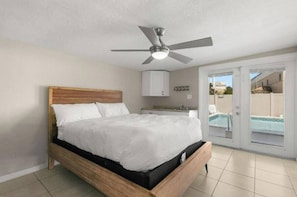 Comfortable and calming bedroom with a double bed and fresh linens.