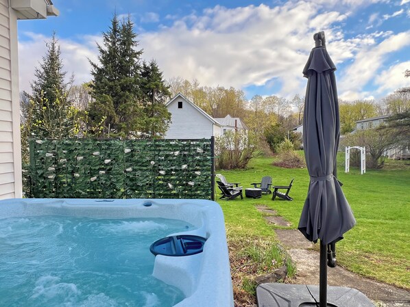 Outdoor spa tub