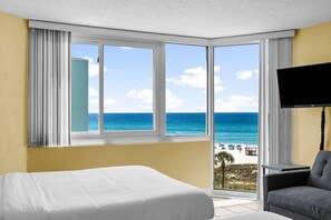 Queen beds, sofa, amazing view