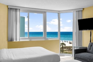 Queen beds, sofa, amazing view