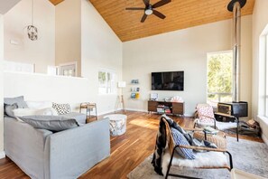 Spacious living room  can easily accommodate your group spending quality time