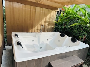 屋外スパ浴槽