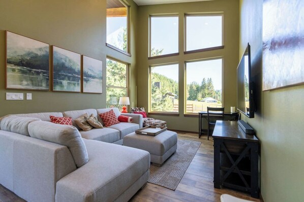 Living room. Enchantments View says it all.