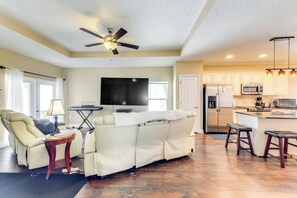 Living Room | Free WiFi | Smart TV