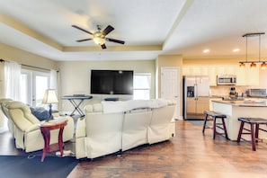 Living Room | Free WiFi | Smart TV
