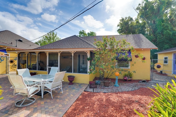 Mt Dora Vacation Rental | 2BR | 1BA | 1 Step to Enter | 800 Sq Ft