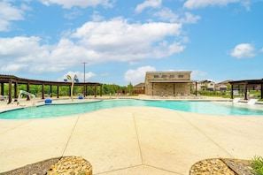 Simpson Crossing | Community Outdoor Pool