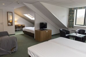 Unit with 4 single beds
