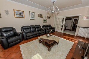 Autumn, Living Room, Spring, Summer