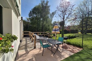 Stugans exteriör [sommar]