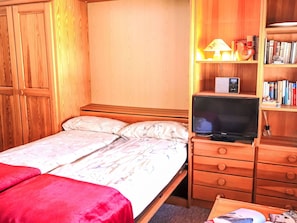 Möbel, Holz, Interior Design, Schlafzimmer, Flooring, Fussboden, Textil, Zimmer, Bettdecke, Bett