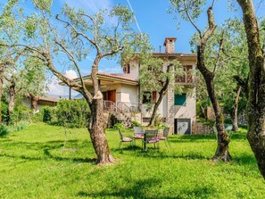 Branch, Home, Garden, Lawn, Cottage, Spring, Estate, Farmhouse, Meadow, Backyard
