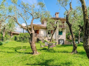 Branch, Home, Garden, Lawn, Cottage, Spring, Estate, Farmhouse, Meadow, Backyard