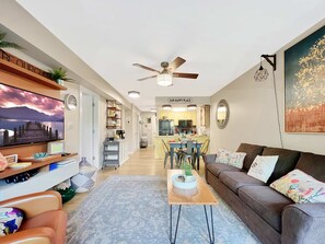 This stunning condo gives you plenty of room and plenty of amenities