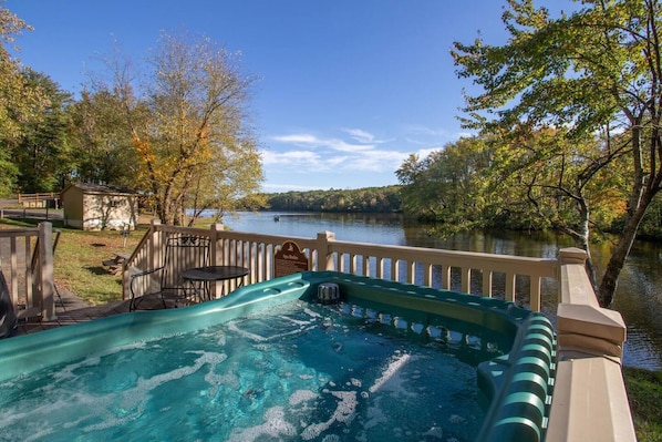 Redbud hot tub2
